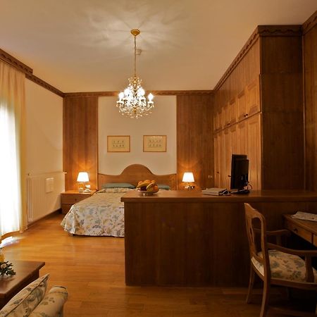 Savoia Palace Hotel Мадонна-ди-Кампильо Экстерьер фото