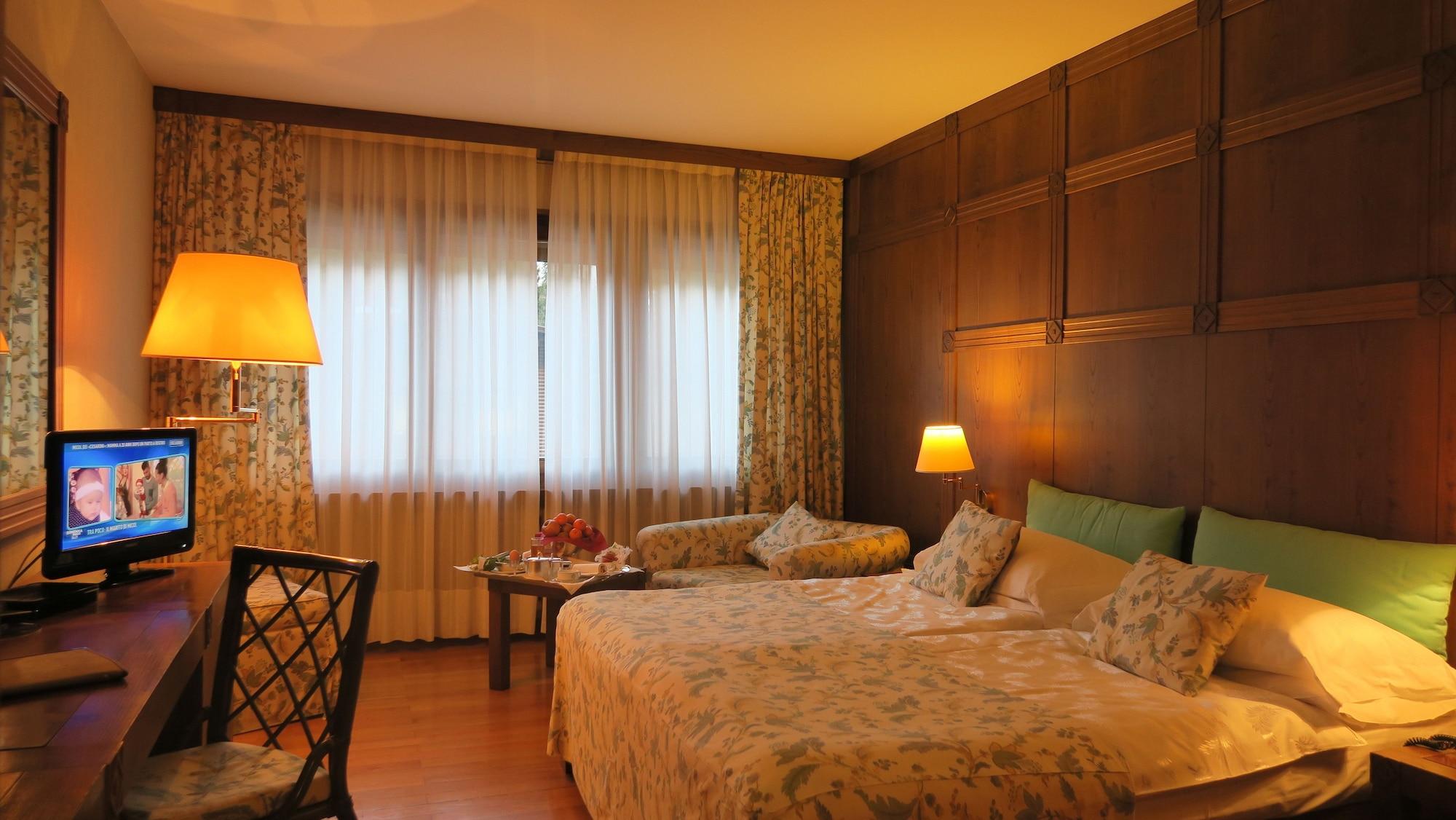 Savoia Palace Hotel Мадонна-ди-Кампильо Экстерьер фото