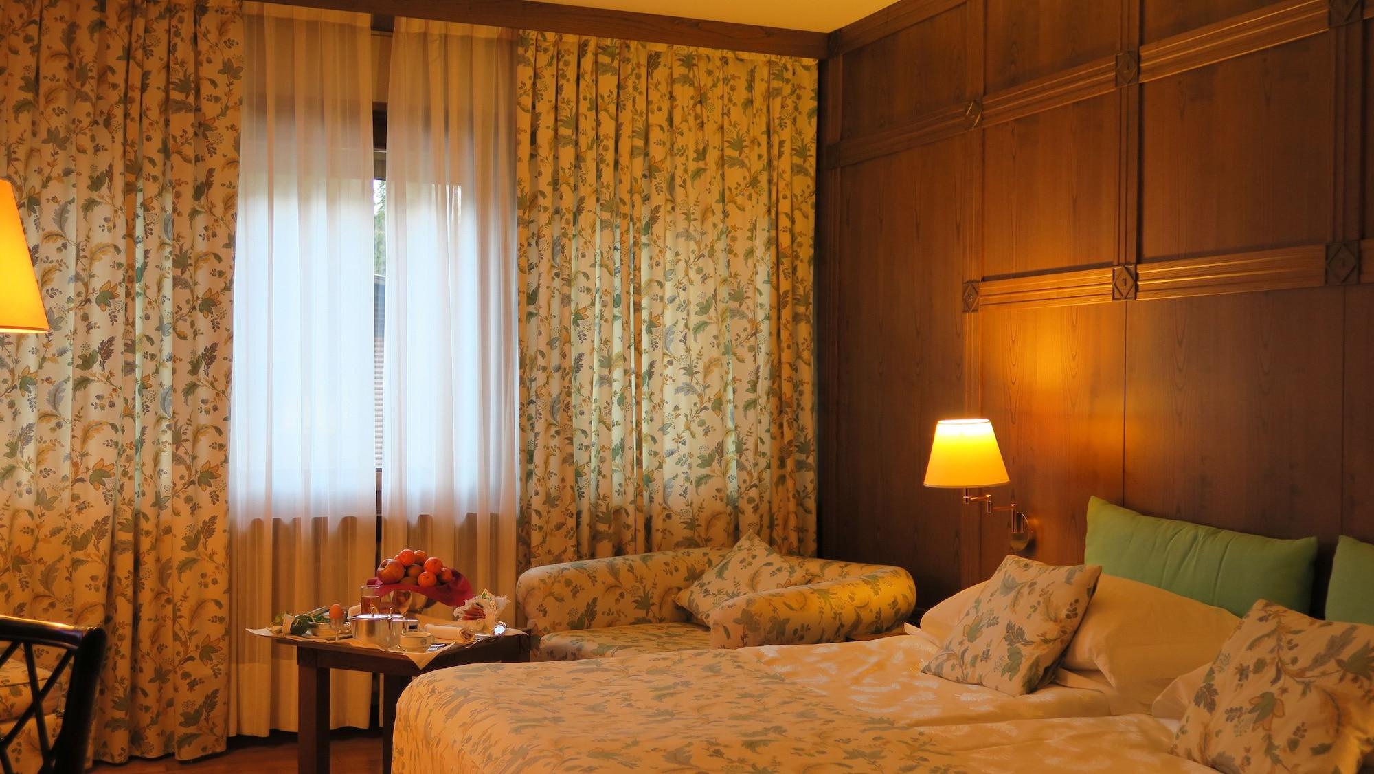 Savoia Palace Hotel Мадонна-ди-Кампильо Экстерьер фото