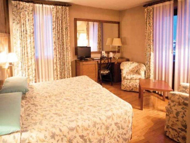 Savoia Palace Hotel Мадонна-ди-Кампильо Экстерьер фото