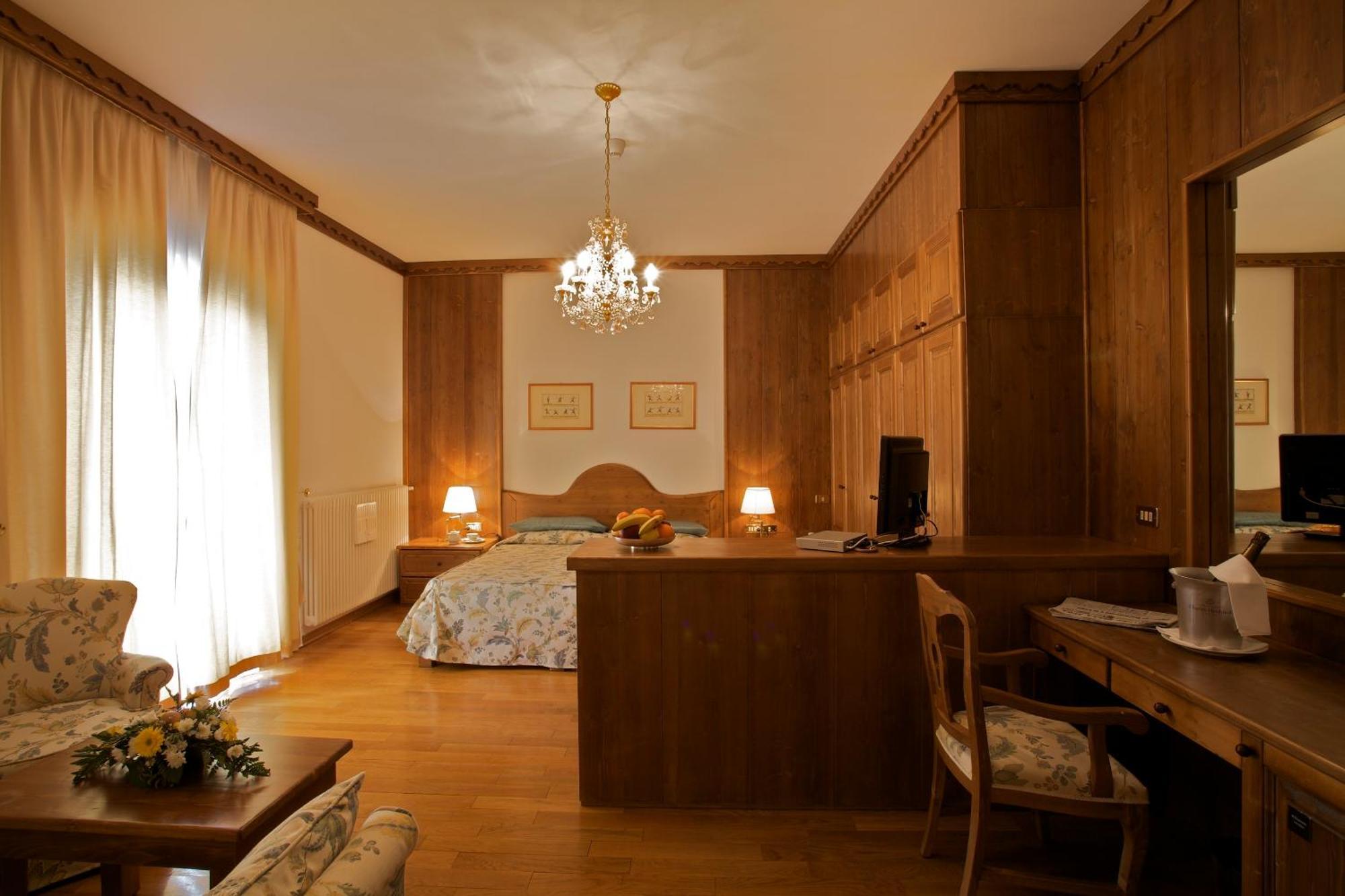 Savoia Palace Hotel Мадонна-ди-Кампильо Экстерьер фото
